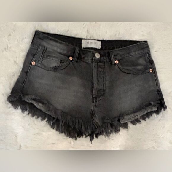 We The Free Black Jean Shorts Distressed Raw Hem - Picture 1 of 5